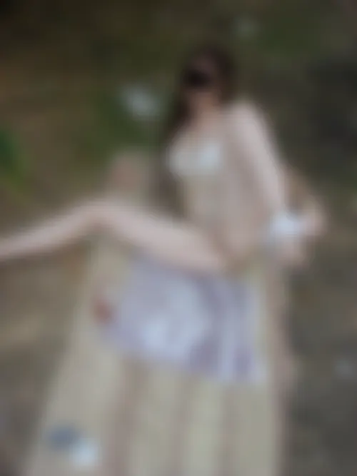 Mari offre sa femme pour une baise en plein air sur Bruges