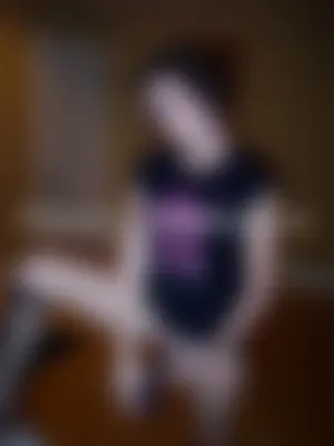 Epouse offerte sur Montreuil à mec chaud pour sexe candauliste