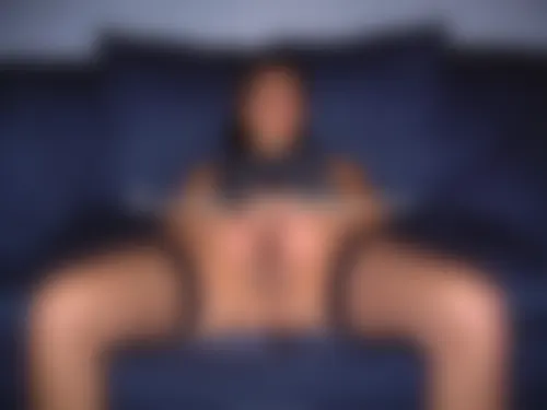 Femme à la chatte poilue amatrice de préliminaires offerte pour plan cul à Cholet