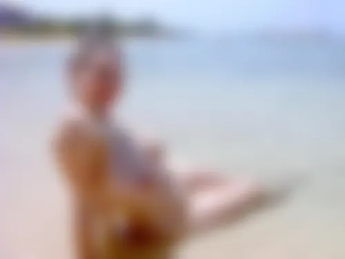 Femme aux gros seins offerte pour du sexe sur la plage en Corse-du-Sud