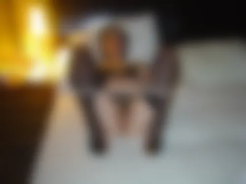 Homme candauliste offre femme à la chatte poilue pour baise sur Colmar